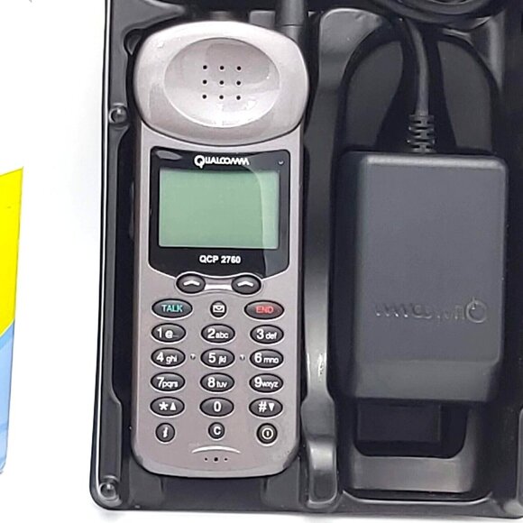 Qualcomm QCP 2760 Thin Phone Dual Band Dual Mode Handset Digital & Analog Modes - Picture 3 of 7